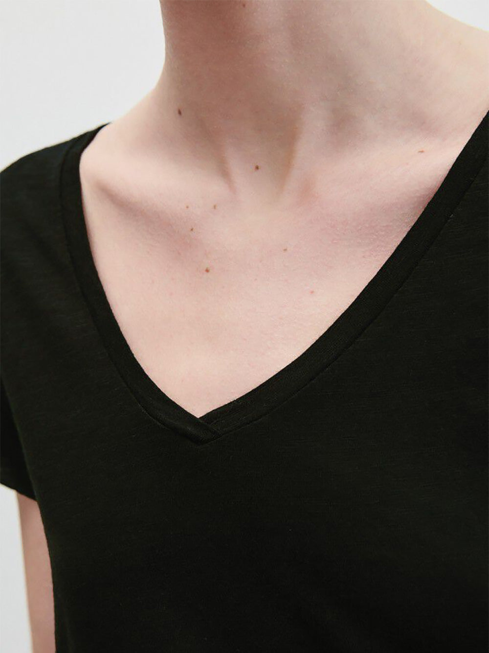 Jacksonville V-Neck T-Shirt - BLACK