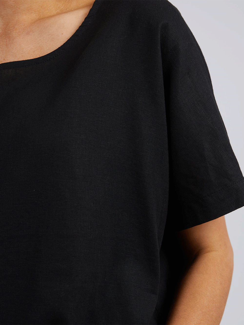 Curtis Woven Short Sleeve Tee - BLACK