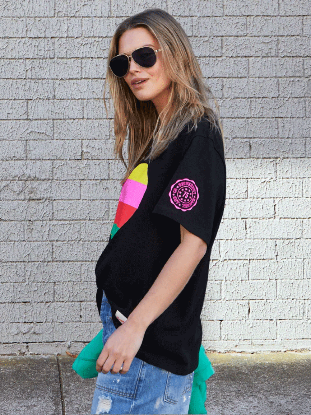 Heart V-Neck Tee - BLACK