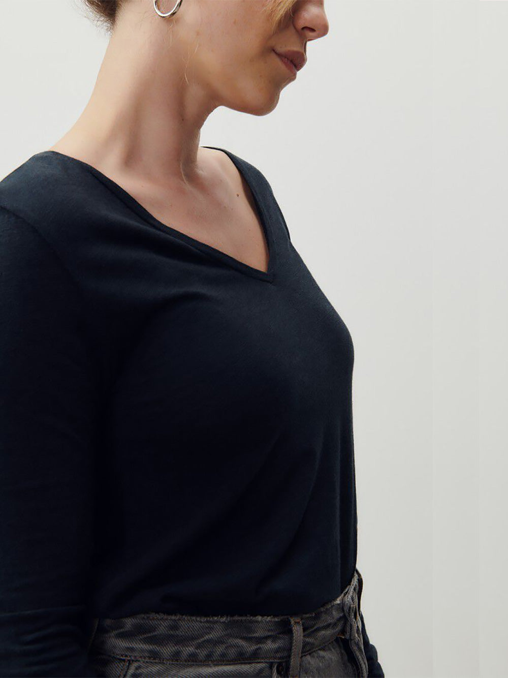 Jacksonville Long Sleeve V-neck Tee - BLACK