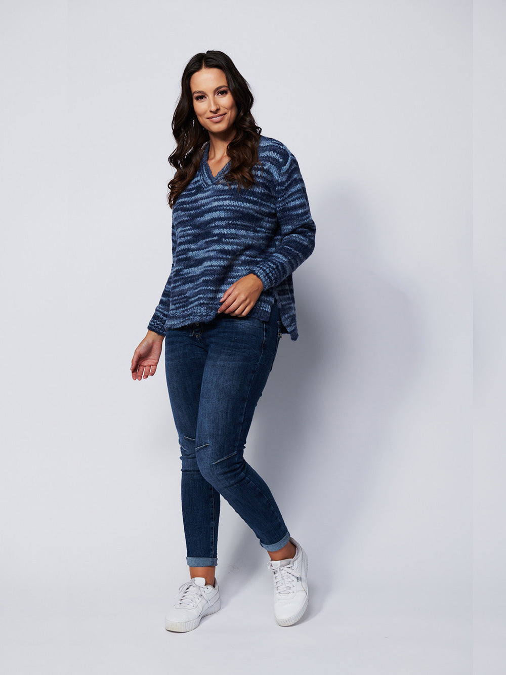 Leonardo V-Neck Knit Sweater - BLUE