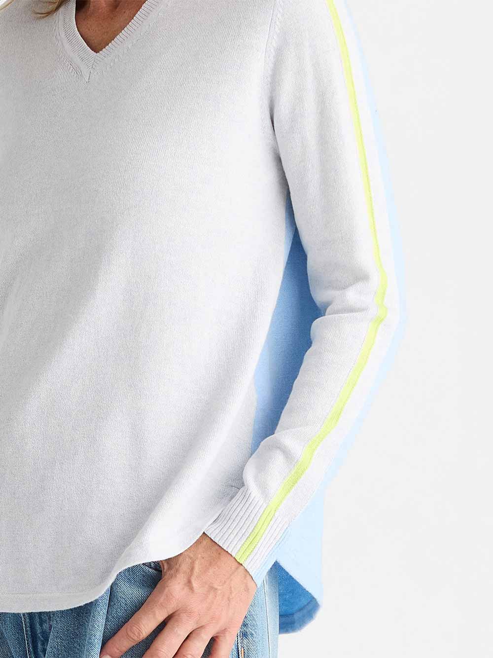 Rounded Bottom Vee Lightweight Knit - CLEAR SKY