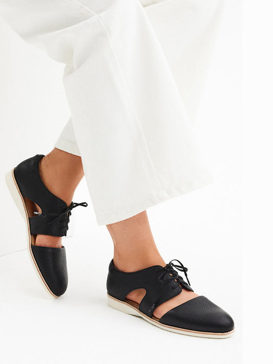 Derby Cutout - BLACK