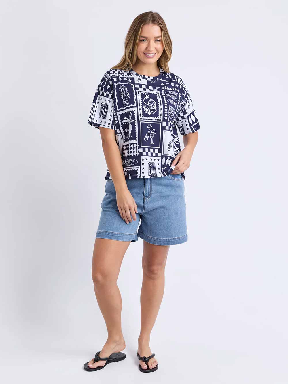 Chin Chin Tee - NAVY