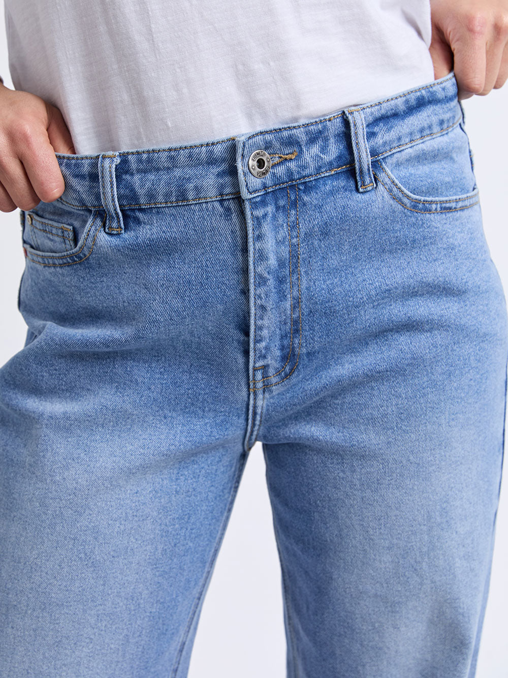 Evie Straight Leg Jean