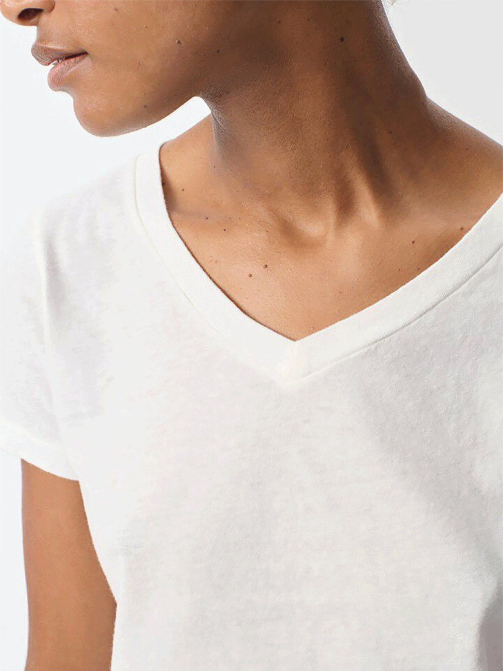 Gamipy V-Neck T-Shirt - WHITE