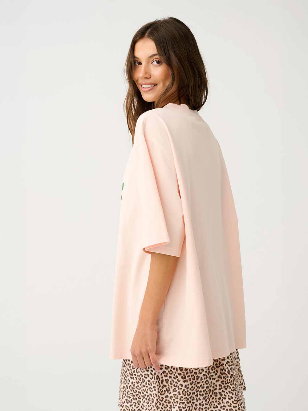 Jeana Tee - HOTEL PALM