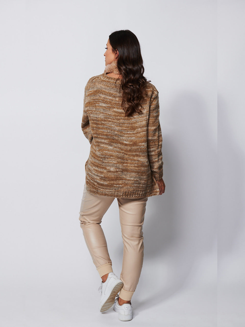 Leonardo V-Neck Knit Sweater - CHOCOLATE