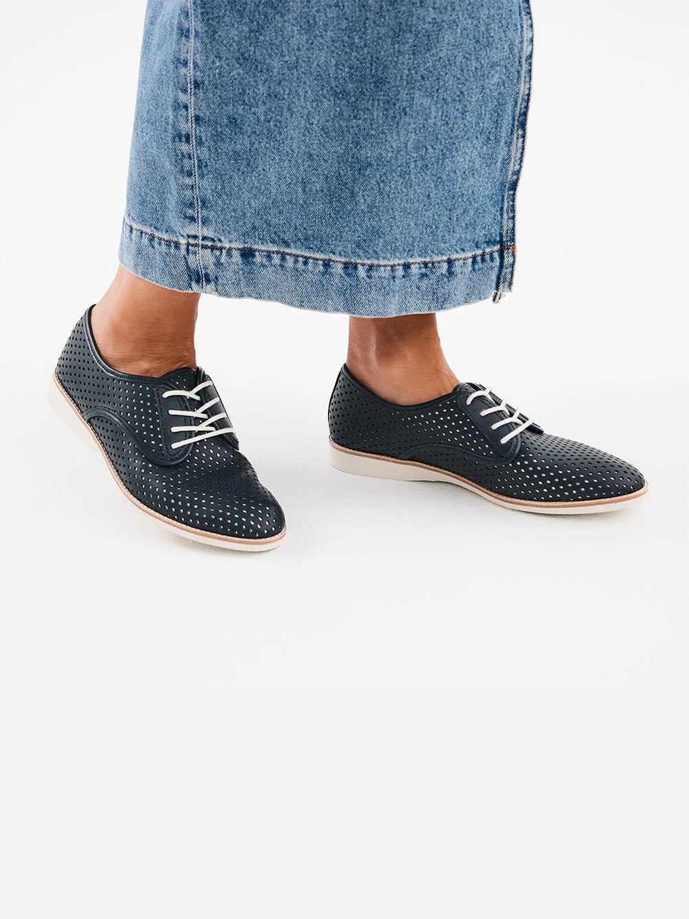 Derby Punch Overlay Shoes - NAVY/SILVER